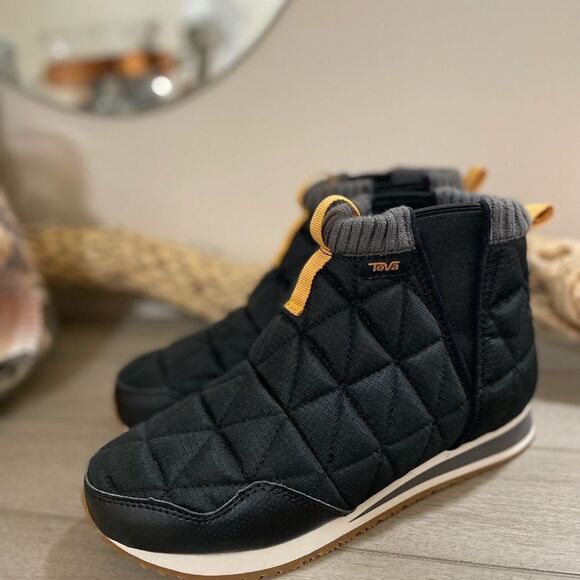 New Teva moccasins  boots size 6 black New - Picture 4 of 8